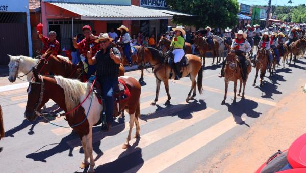 Grande Cavalgada reúne lideranças, autoridades e várias comitivas em Ananás 