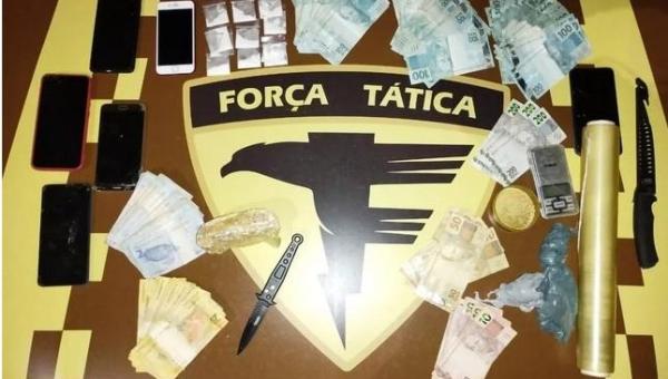 Homem é parado por policiais e entrega traficantes que não quiseram vender a prazo