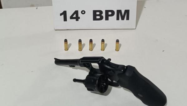  Homem é preso por porte ilegal e polícia retira arma de fogo de circulação, em Colinas do Tocantins 