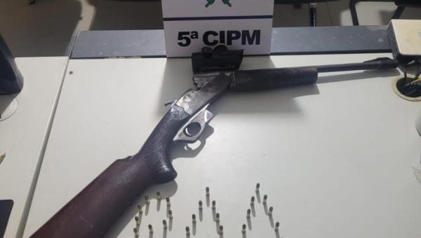 Homem é preso por posse ilegal de arma de fogo e embriaguez ao volante em Santa Terezinha