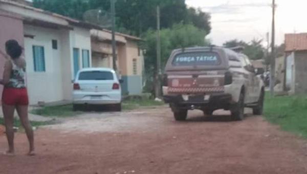 Homem mantém mulher e filho em cárcere privado  sob ameaças com arma é preso e acaba preso 