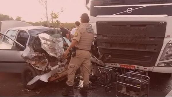 Homem morre em acidente entre carro e caminhão próximo à Aguiarnópolis 