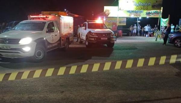 Homem vai comprar lanche e morre ao levar choque em food truck