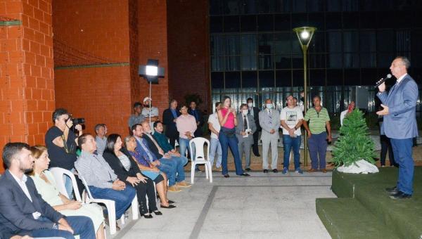 Iluminação de Natal na Assembleia Legislativa é inaugurada 
