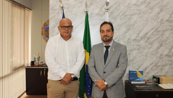 Implantação de abatedouro de frango em Colinas do Tocantins é discutido na Secretaria da Indústria, Comércio e Serviços