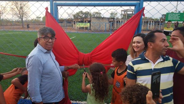 Inaugurado campo Society no Povoado da Palminha em Tocantínia construído com recursos de emenda do deputado Célio Moura