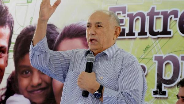 Internado em UTI, ex-governador Siqueira Campos tem crise renal aguda e fica em estado grave