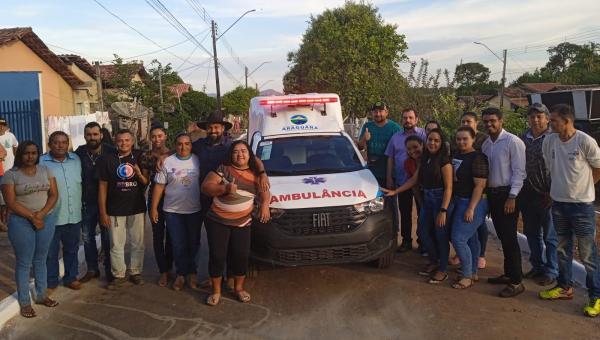 Issan Saado entrega ambulância para Araguanã