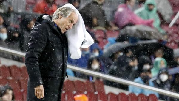 Jorge Jesus se reúne com o Benfica e já não comandará treino nesta terça-feira, diz imprensa