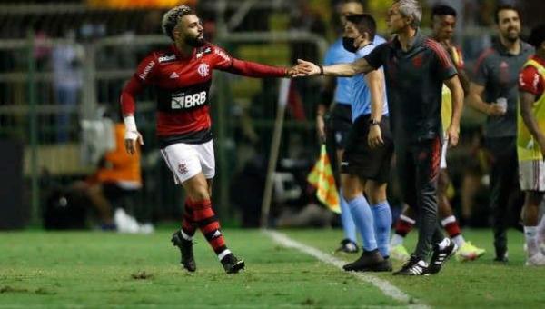 Jornalista exalta esquema tático do Flamengo e alfineta Renato Gaúcho: “Saíram o biquinho e as mãos na cintura”