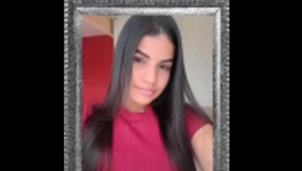 Jovem de 26 anos morre após batida entre moto e caminhão em rotatória 