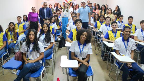 Jovens selecionados do Programa Jovem Trabalhador iniciam o trabalho em entidades públicas do Estado