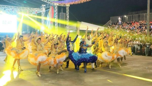 Junina Malacabados leva para o palco a história de uma mulher que decidiu se tornar vaqueira e sua luta contra o machismo