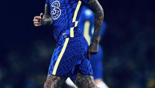 Kenedy testa positivo para Covid, e chegada ao Flamengo é adiada