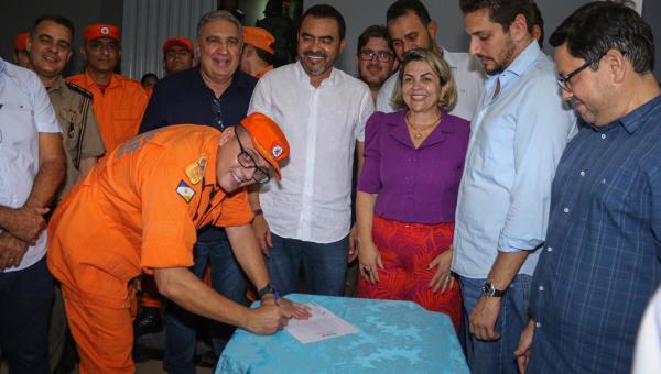 Wanderlei Barbosa e coronel Farias assinam Ordem de Serviço para construção da Companhia de Bombeiros Militar em Guaraí