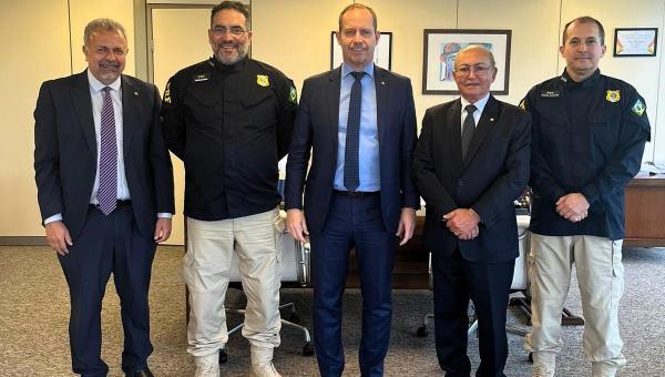 Lázaro Botelho solicita helicóptero para atender Polícia Rodoviária Federal no Tocantins