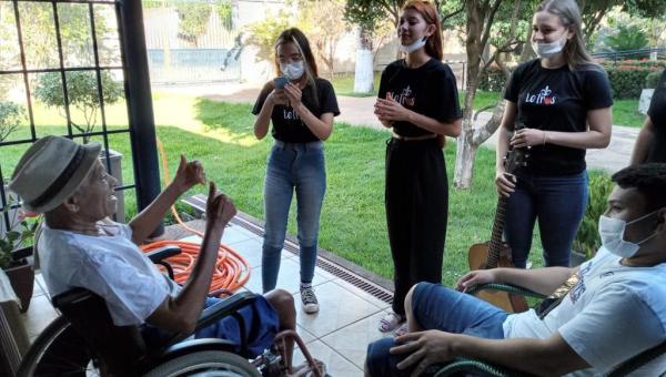 Livro de contos inspirado em moradores da Casa do Idoso de Gurupi será entregue aos idosos neste sábado