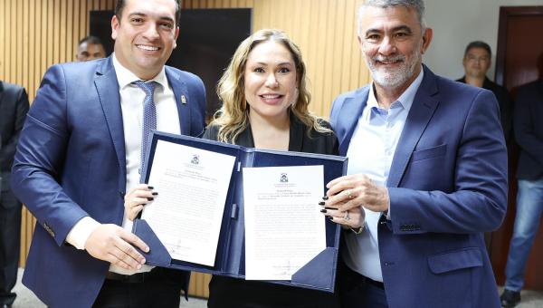 Luana Ribeiro é empossada deputada no lugar de Ivory de Lira