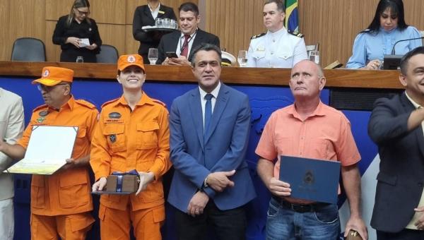 Luciano Oliveira homenageia profissionais do Corpo de Bombeiros em sessão solene na Aleto