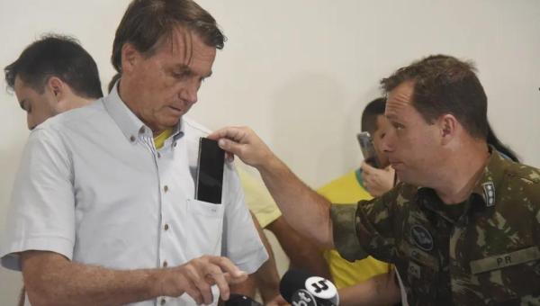 Mauro Cid confessou à PF ter entregue dinheiro de joias nas mãos de Bolsonaro