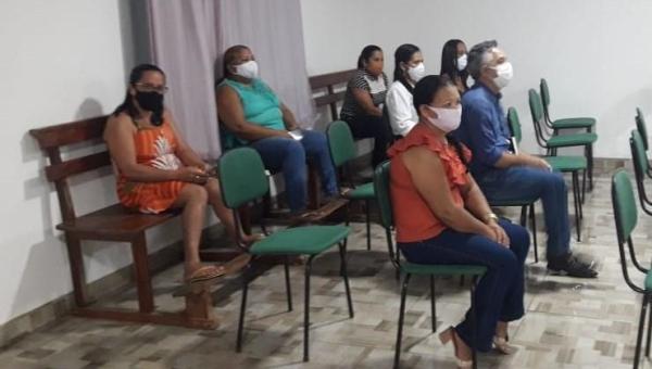 MELHORIA SALARIAL: Prefeito Cleofan e Secretário Municipal de Educação Helioclézio participam de reunião na Câmara de Angico