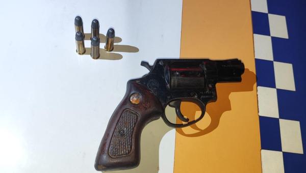  Menor é preso por porte ilegal de arma de fogo em Monte do Catmo