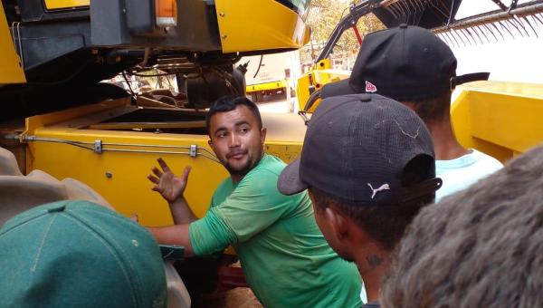 Mobilizados por Valdir do Povo jovens de Oliveira de Fátima participam de cursos para operador de máquinas agrícolas