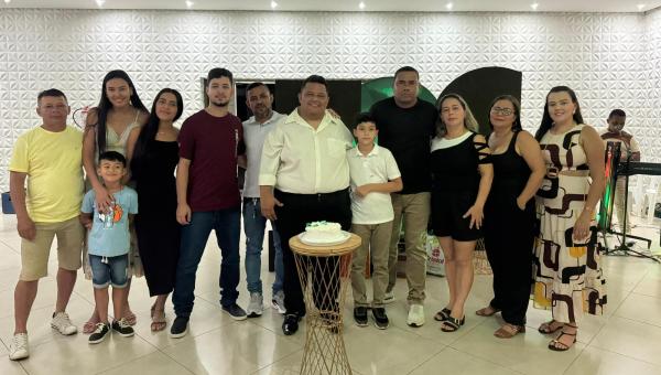 MOISÉS COELHO CELEBRA 44 ANOS COM NOITE MARCADA POR HOMENAGENS E PRESTÍGIO EM ANANÁS