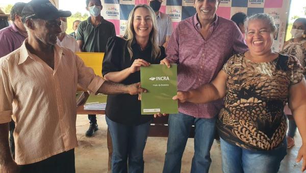 Moradores de Assentamentos de Caseara receberam documentos da regularização de suas terras neste sábado