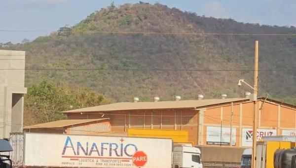 Motorista é encontrado morto dentro de caminhão estacionado em posto de combustíveis