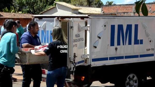 Mulher é assassinada com golpes de faca na frente do filho