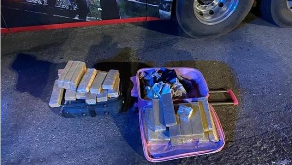 Mulher é presa, em Araguaína, transportando mais de 40 tabletes de maconha em ônibus