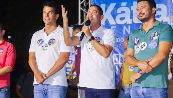 Multidão participa de reunião com Wanderley Milhomem em Taquaralto