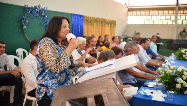 No aniversário de Piraquê, Valderez comemora inauguração de obras no município
