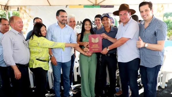 No aniversário de Wanderlândia, governador Wanderlei Barbosa inaugura Núcleo de Identificação e anuncia asfaltamento entre os povoados Floresta e Araçulândia