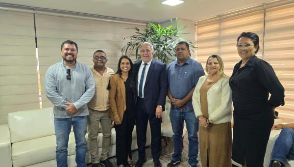 No Palácio, deputada Vanda Monteiro busca recursos para municípios e discute demandas prioritárias