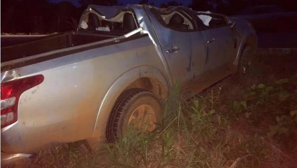 Oficial de Justiça morre após carro capotar na BR - 010