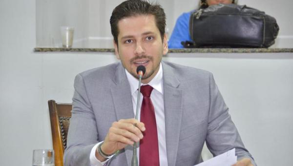 Olyntho defende conclusão do HGA e criação de hospitais veterinários públicos