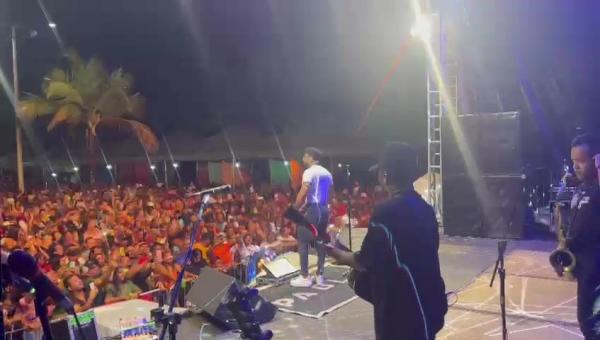 Pablo do Arrocha arrasta multidão em show gratuito na comemoração do aniversário de Araguanã