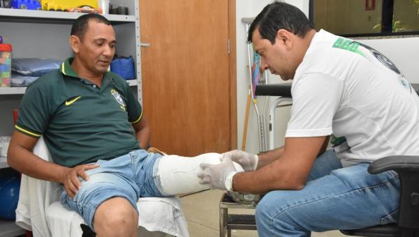 Pacientes com deficiência são contemplados com a retomada do serviço de entrega de próteses 