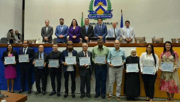 Parlamentares homenageiam pioneiros de Palmas