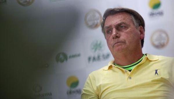 PF prende auxiliar de Bolsonaro e faz busca e apreensão na casa do ex-presidente