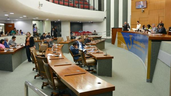 Plenário aprova proposta que cria delegacias e concede indenização para servidores do Estado
