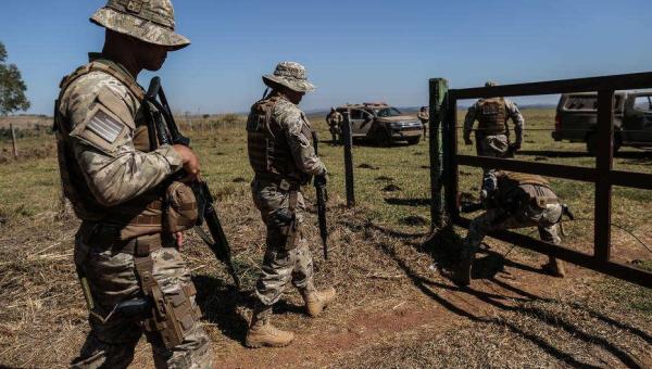 Polícia diz que fazendeiro e caseiro ajudavam Lázaro Barbosa a se esconder de buscas em Goiás