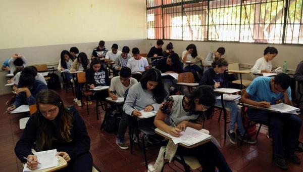 Polícia Federal é acionada após fotos da prova do Enem 2023 vazarem na Internet  