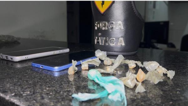 Polícia Militar cumpre mandado de prisão e apreende entorpecentes durante abordagem em Araguaína