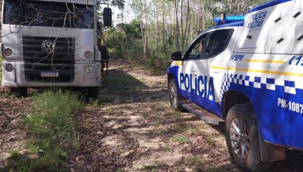 Polícia Militar localiza veículo com restrição de roubo em área rural de Palmeirante