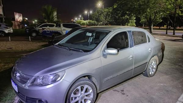 Polícia militar prende foragido da justiça e recupera veículo furtado 
