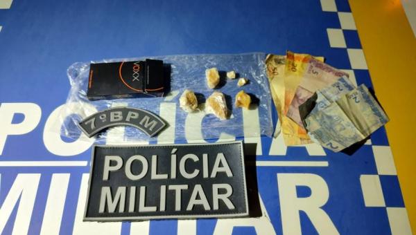 Polícia Militar prende homem suspeito de tráfico de drogas e recupera veículo furtado em Colmeia