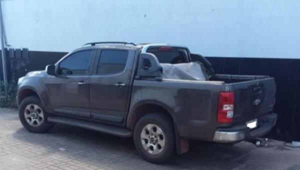 Polícia prende dois homens, em Araguaína, por roubo e porte ilegal de arma de fogo. 